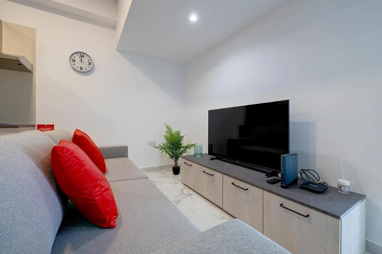Top Location 2 Bedroom With Terrace Sliema 0*,  Malta