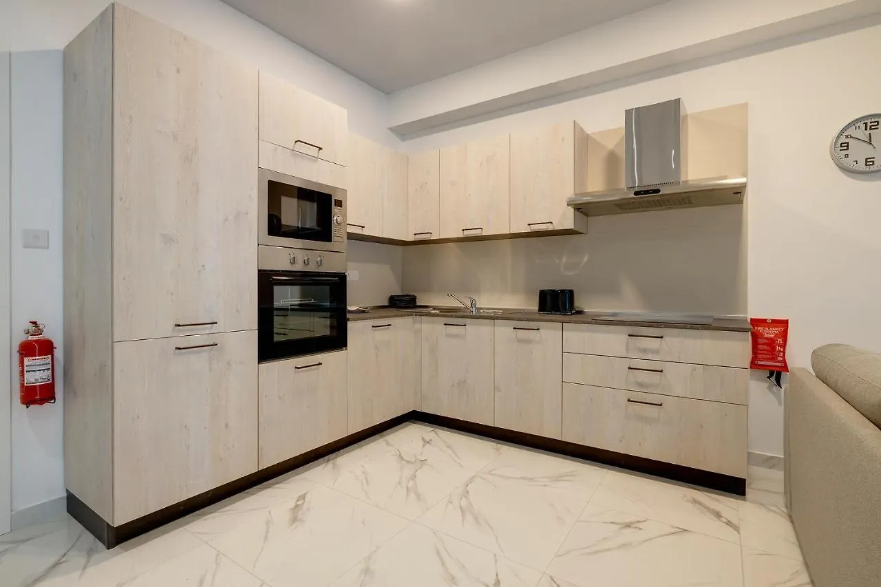 Top Location 2 Bedroom With Terrace Sliema Lägenhet