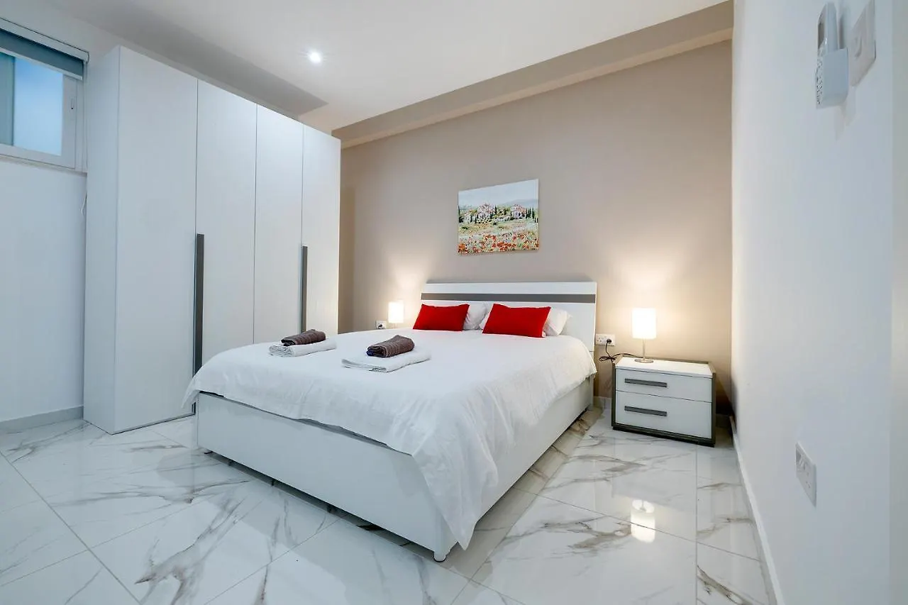 Top Location 2 Bedroom With Terrace Sliema Lägenhet