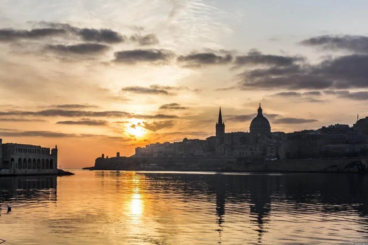 Top Location 2 Bedroom With Terrace Sliema