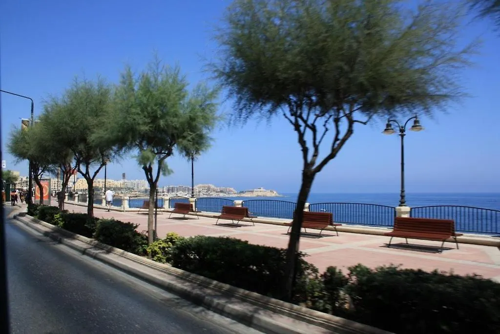 Lägenhet Top Location 2 Bedroom With Terrace Sliema