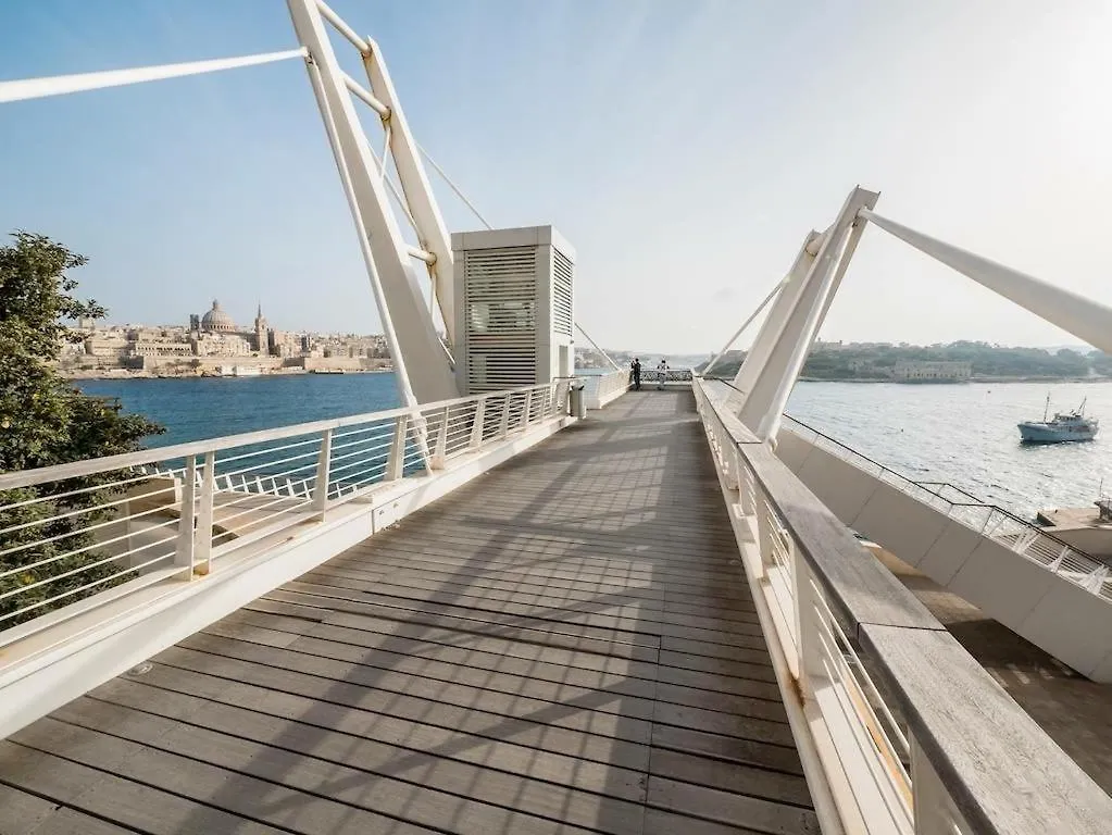 Top Location 2 Bedroom With Terrace Sliema 0*,  Malta